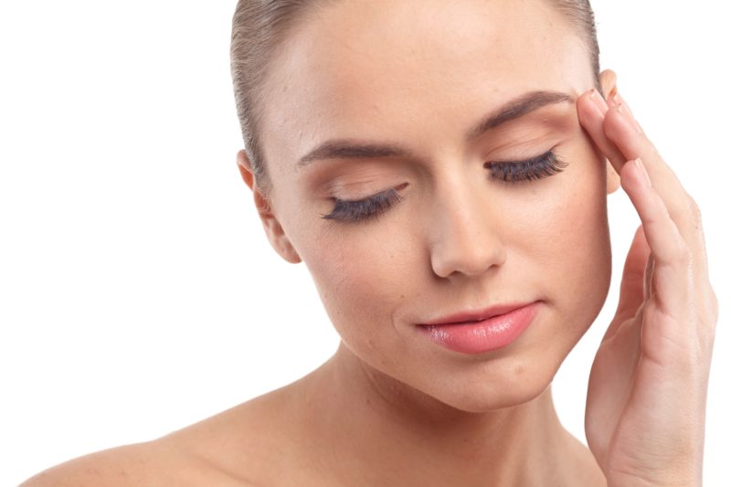 肌を気にしている女性