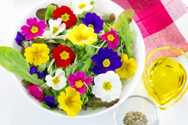 エディブルフラワーサラダ