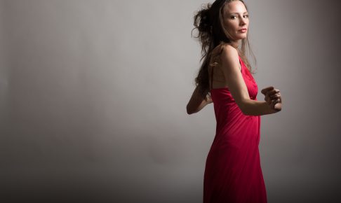 ファッションを楽しむ女性