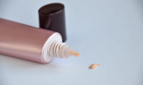 BBクリームのチューブ