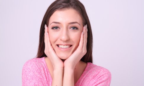 紫外線の影響を気にする女性