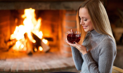 ティータイムの女性