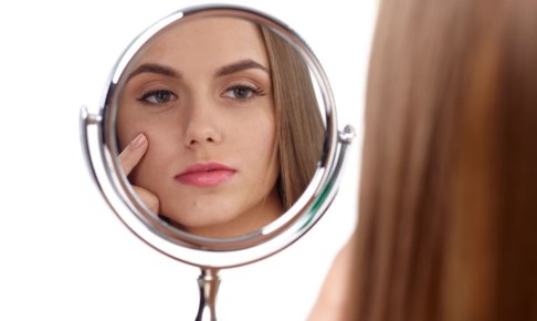 ニキビ跡への美白化粧水トップ