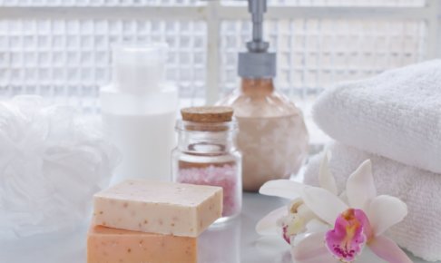 石鹸と花の画像