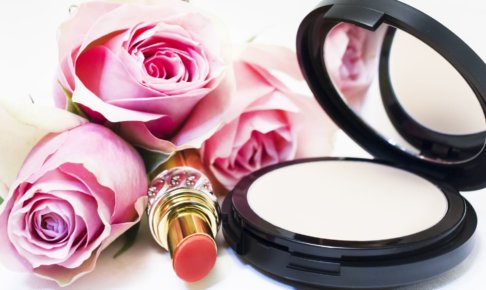 ファンデーションと口紅の画像