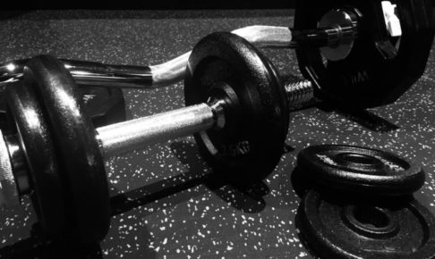 モノトーンのダンベルイメージ