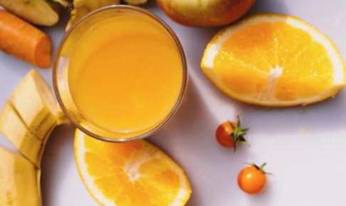 オレンジやバナナなど橙色や黄色でいっぱいの果物、野菜達