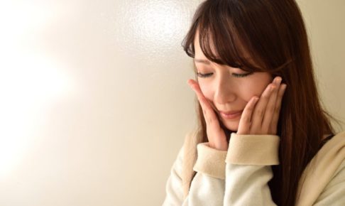 肌の乾燥を気にする女性