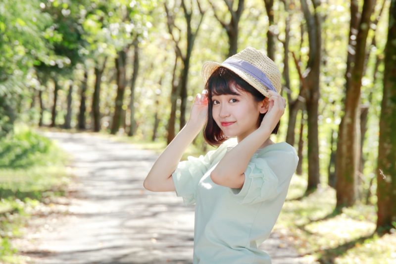 紫外線対策万全の女性