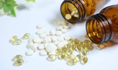 投げ出されたサプリメント