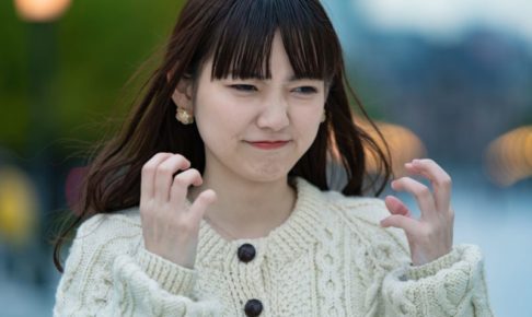 むしゃくしゃして仕方がない女性