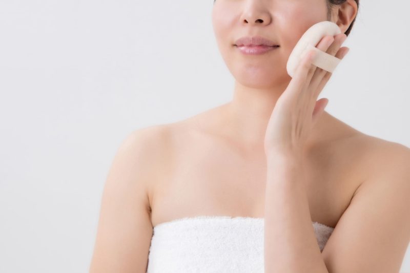 乾燥肌の人向けのファンデーションの使い方 パフ