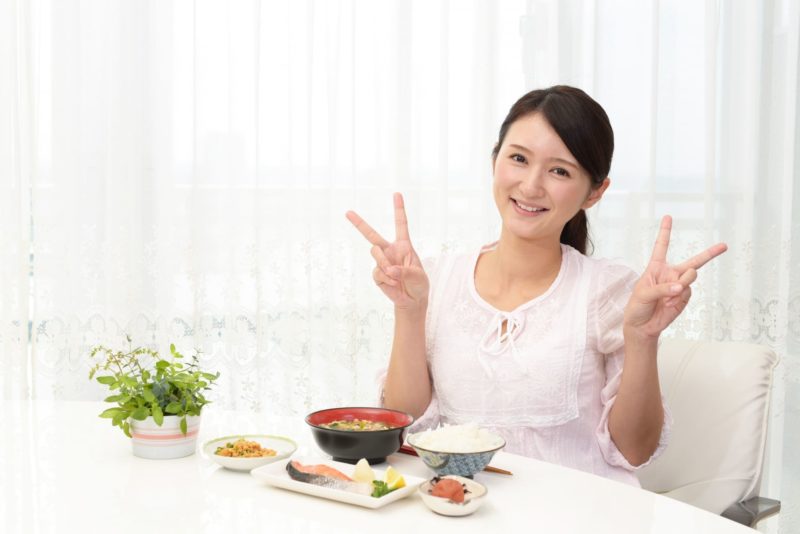 おこもり美容は食事で 表紙