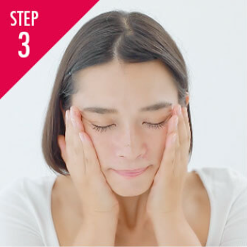 化粧水の後のマッサージ