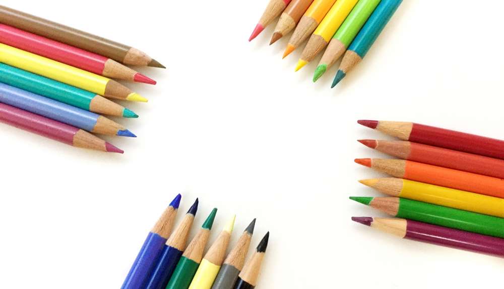 パーソナルカラーを表した色鉛筆たち
