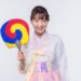 白いチマチョゴリを着ている韓国女子